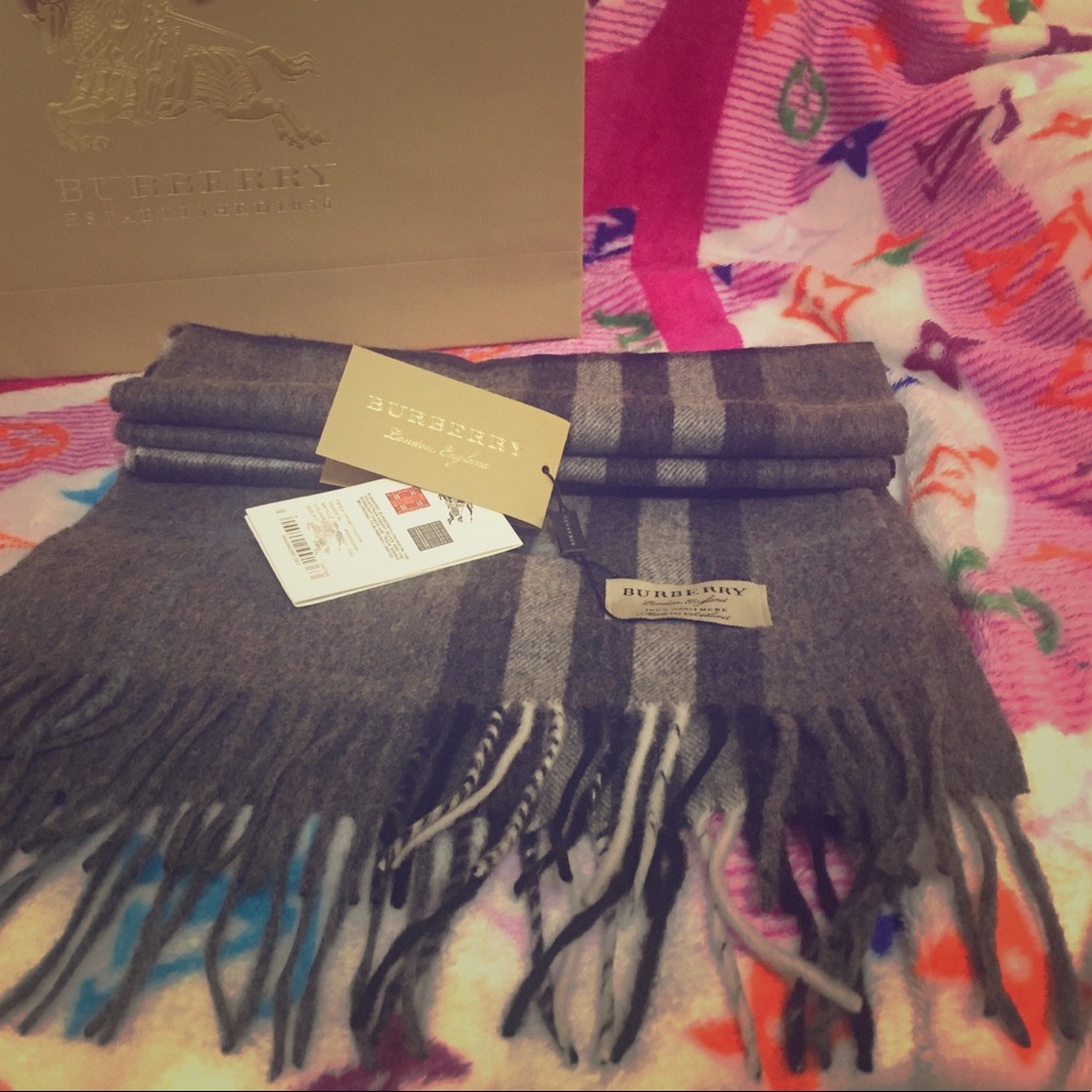 New Burberry Classic Cashmere Scarf Gray with box